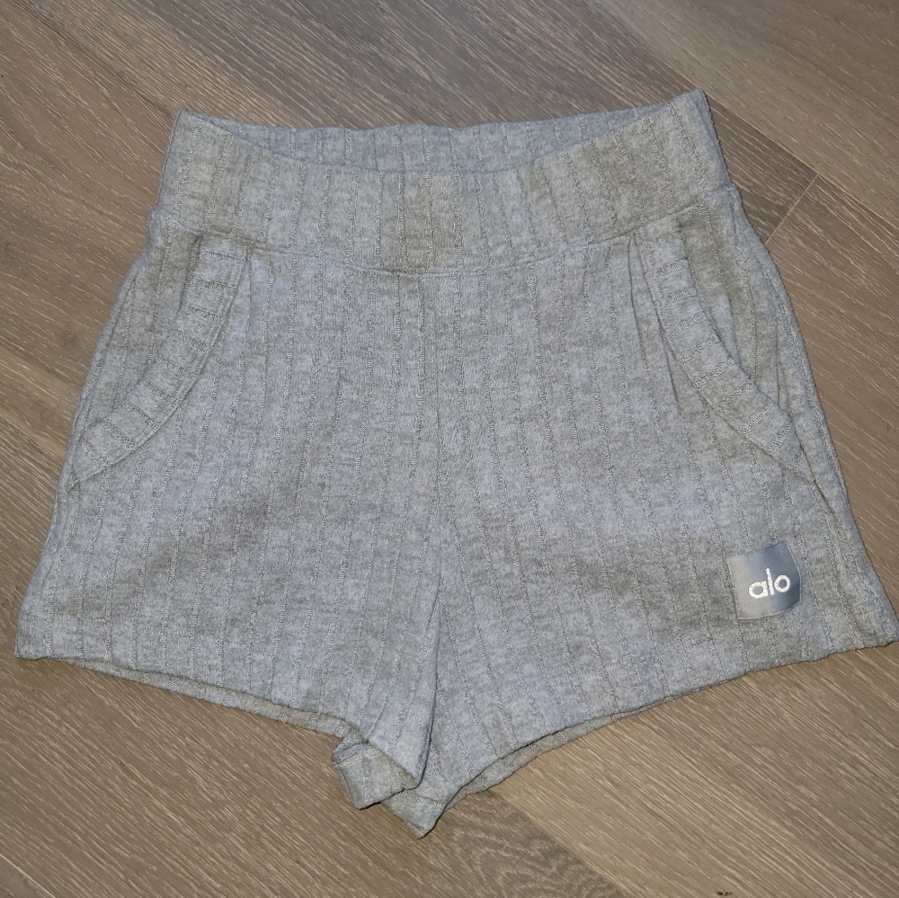 Alo lounge shorts